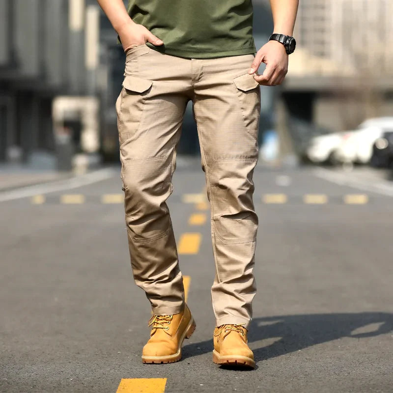 Pantalon Tactique Imperméable Homme - Multi-Poches et Renforcé pour Aventures Outdoor